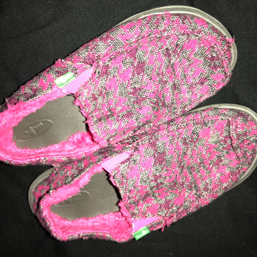 Sanuk ladies shoes size 6 SUPER CUTE!!